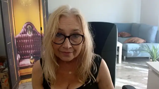 Snapshot of sofia_xkiss chatting on September 10, 1:43 pm sofia xkiss online show from September 10, 1:43 pm