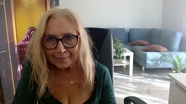 Snapshot of sofia_xkiss chatting on September 9, 1:42 pm sofia xkiss online show from September 9, 1:42 pm