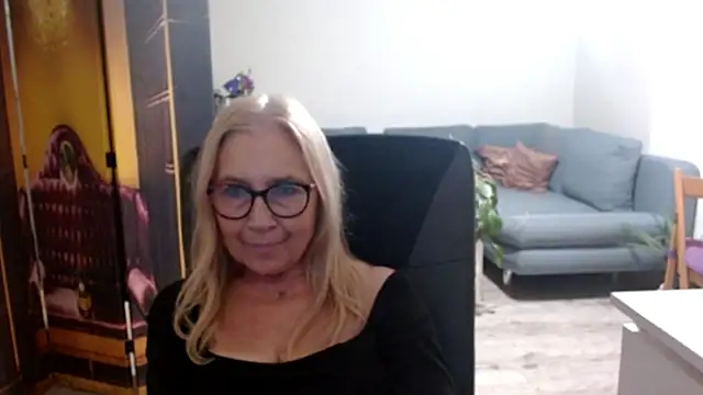 Snapshot of sofia_xkiss chatting on November 16, 2:44 pm sofia xkiss online show from November 16, 2:44 pm