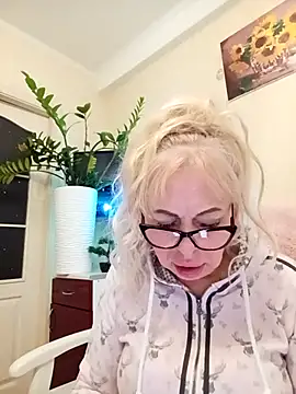 Snapshot of SusieNoreen chatting on October 1, 1:11 am SusieNoreen online show from October 1, 1:11 am