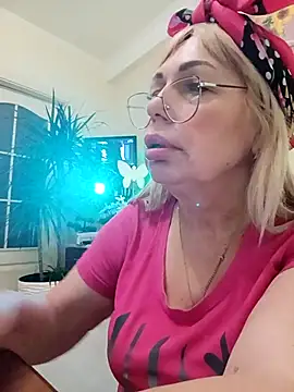 Snapshot of SusieNoreen chatting on March 19, 8:23 am SusieNoreen online show from March 19, 8:23 am