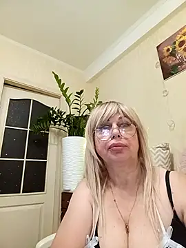 Snapshot of SusieNoreen chatting on September 13, 2:44 am SusieNoreen online show from September 13, 2:44 am