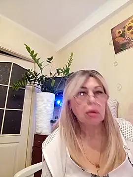 Snapshot of SusieNoreen chatting on September 27, 11:22 pm SusieNoreen online show from September 27, 11:22 pm