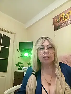 Snapshot of SusieNoreen chatting on October 12, 12:12 am SusieNoreen online show from October 12, 12:12 am