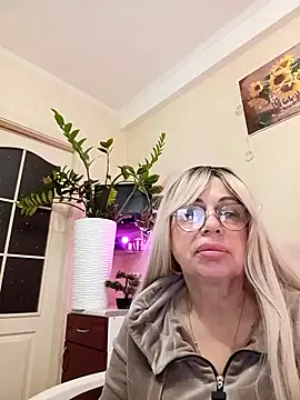 Snapshot of SusieNoreen chatting on October 2, 12:58 am SusieNoreen online show from October 2, 12:58 am