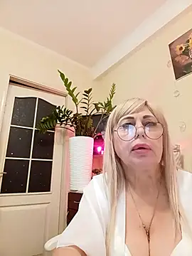 Snapshot of SusieNoreen chatting on September 18, 1:41 am SusieNoreen online show from September 18, 1:41 am
