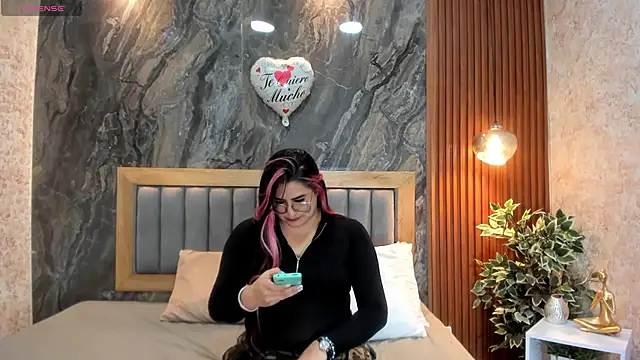 Snapshot of BellaPeers_ chatting on February 16, 11:59 am BellaPeers online show from February 16, 11:59 am
