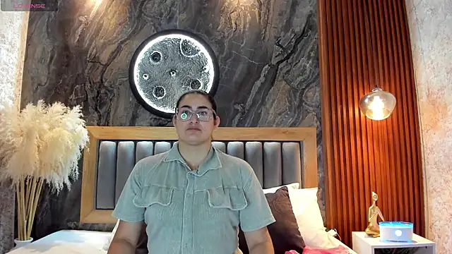 BellaPeers  online show from May 20, 11:40 am