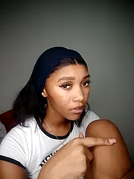 Snapshot of Shria107 chatting on December 3, 10:31 pm Shria107 online show from December 3, 10:31 pm