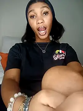 Snapshot of Shria107 chatting on December 4, 10:42 pm Shria107 online show from December 4, 10:42 pm