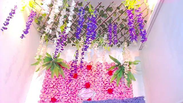 Snapshot of BLONDE_SEXYHOT chatting on November 28, 11:05 pm BLONDE SEXYHOT online show from November 28, 11:05 pm