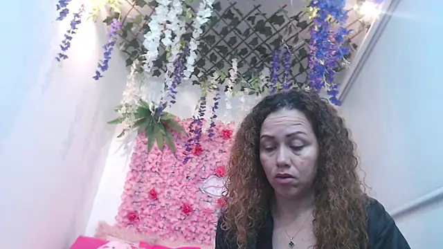 Snapshot of BLONDE_SEXYHOT chatting on November 4, 9:40 pm BLONDE SEXYHOT online show from November 4, 9:40 pm