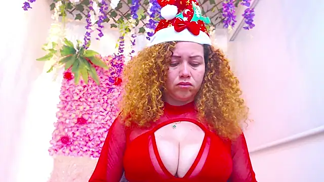 Snapshot of BLONDE_SEXYHOT chatting on December 3, 12:26 pm BLONDE SEXYHOT online show from December 3, 12:26 pm