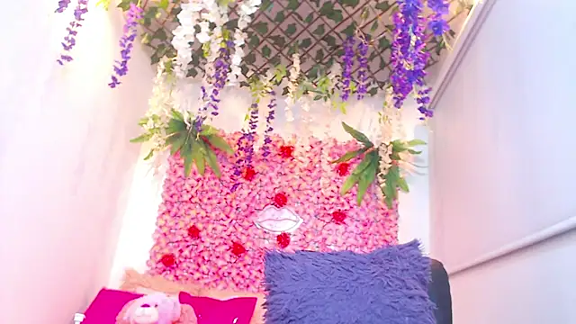 Snapshot of BLONDE_SEXYHOT chatting on November 3, 11:30 pm BLONDE SEXYHOT online show from November 3, 11:30 pm