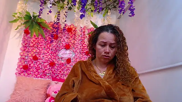 BLONDE SEXYHOT online show from December 20, 9:06 pm