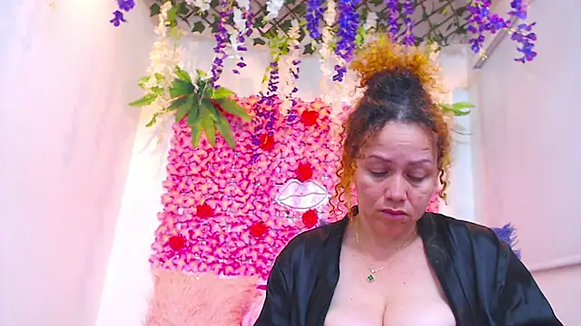 Snapshot of BLONDE_SEXYHOT chatting on November 25, 11:37 pm BLONDE SEXYHOT online show from November 25, 11:37 pm