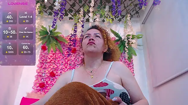 BLONDE SEXYHOT online show from February 10, 6:01 am