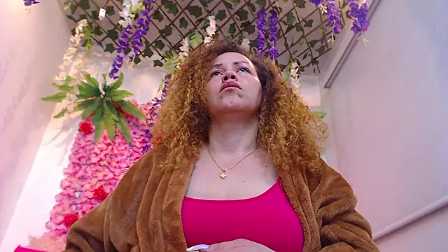 BLONDE SEXYHOT online show from February 5, 10:00 am