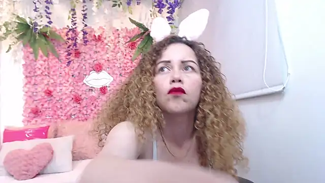 BLONDE SEXYHOT online show from October 3, 5:31 am