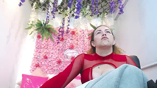 Snapshot of BLONDE_SEXYHOT chatting on December 14, 1:28 pm BLONDE SEXYHOT online show from December 14, 1:28 pm