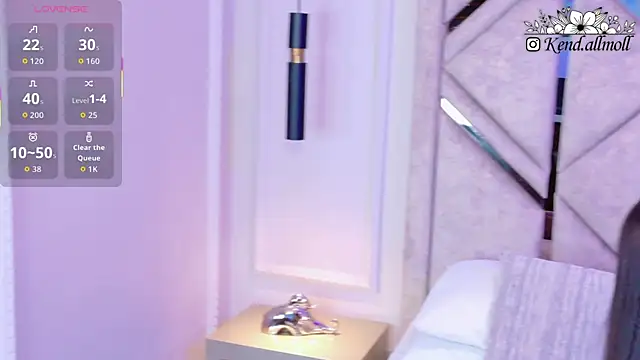 Snapshot of Kendall-Moll chatting on November 18, 1:21 am Kendall-Moll online show from November 18, 1:21 am