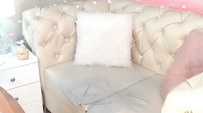 Snapshot of Barbie_Fox chatting on February 19, 10:09 pm Barbie Fox online show from February 19, 10:09 pm