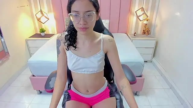 Snapshot of MAILYLOVE1 chatting on November 26, 1:11 pm MAILYLOVE1 online show from November 26, 1:11 pm