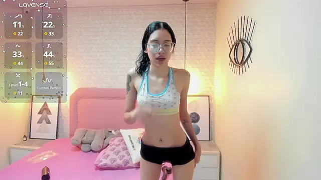 Snapshot of MAILYLOVE1 chatting on February 17, 3:55 pm MAILYLOVE1 online show from February 17, 3:55 pm