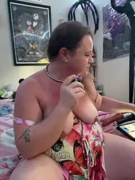 Snapshot of HeatherLynn chatting on February 11, 4:56 pm HeatherLynn online show from February 11, 4:56 pm