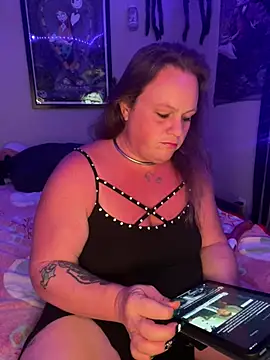 Snapshot of HeatherLynn chatting on February 17, 3:47 am HeatherLynn online show from February 17, 3:47 am