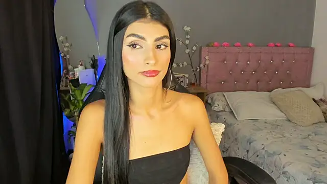 Snapshot of April_Scarlett chatting on February 8, 1:11 am April Scarlett online show from February 8, 1:11 am