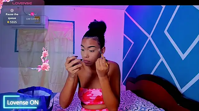Snapshot of sasha_fox00 chatting on September 26, 6:31 am sasha fox00 online show from September 26, 6:31 am