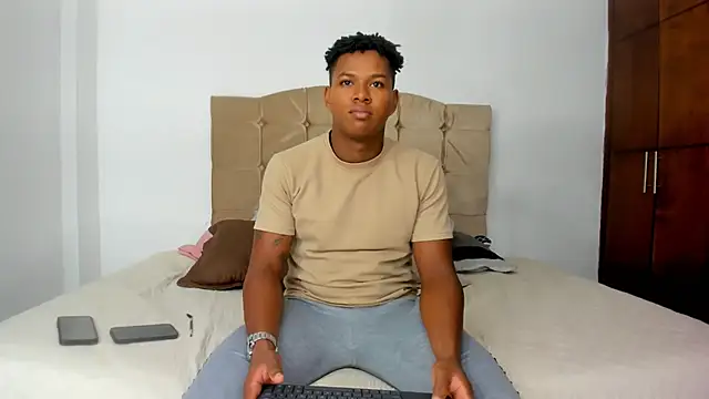 Snapshot of sasha_fox00 chatting on February 28, 5:04 am sasha fox00 online show from February 28, 5:04 am