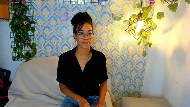 Snapshot of sasha_fox00 chatting on February 2, 11:32 pm sasha fox00 online show from February 2, 11:32 pm