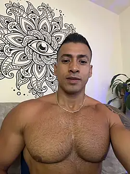 aaroncolombia online show from November 12, 7:12 am