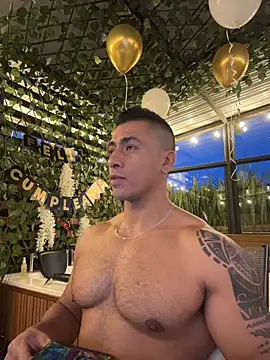 aaroncolombia online show from April 8, 11:28 pm