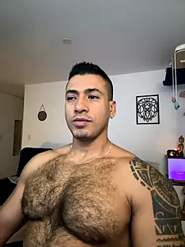 Snapshot of aaroncolombia chatting on September 16, 11:11 am aaroncolombia online show from September 16, 11:11 am