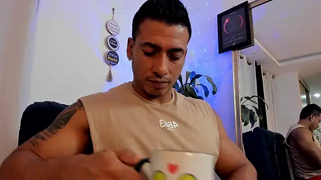 Snapshot of aaroncolombia chatting on September 25, 9:48 am aaroncolombia online show from September 25, 9:48 am