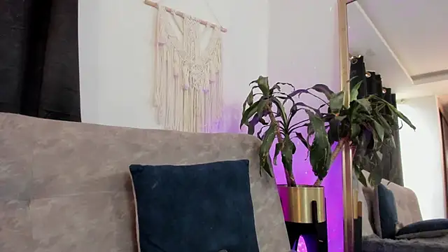 aaroncolombia online show from April 21, 10:49 pm