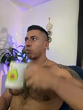 Snapshot of aaroncolombia chatting on September 13, 12:16 pm aaroncolombia online show from September 13, 12:16 pm