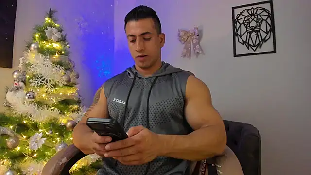 Snapshot of aaroncolombia chatting on December 11, 1:15 am aaroncolombia online show from December 11, 1:15 am