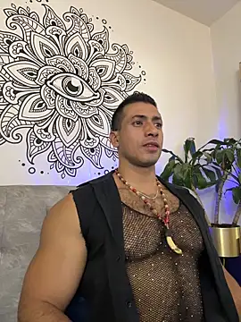 aaroncolombia online show from October 31, 11:11 pm