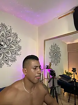 aaroncolombia online show from February 10, 11:26 pm