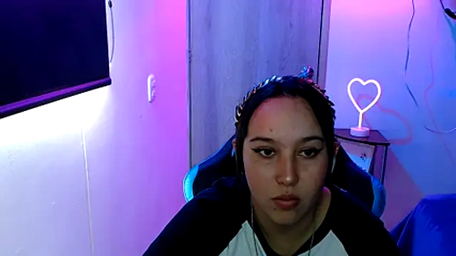 Skarlet Adams28 online show from April 28, 8:35 pm