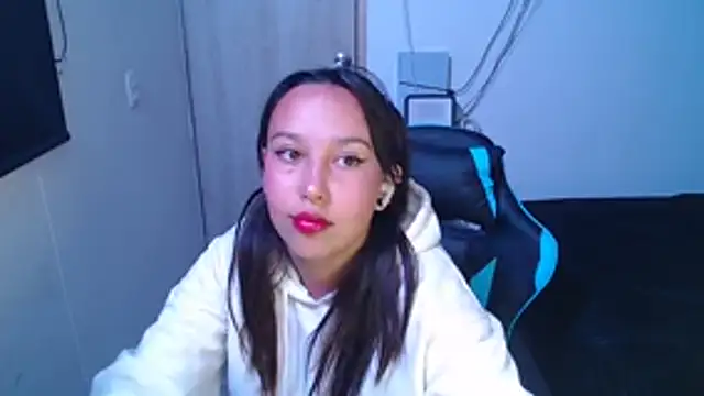 Skarlet Adams28 online show from December 2, 9:49 pm