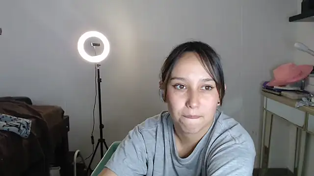 Skarlet Adams28 online show from March 19, 1:43 am