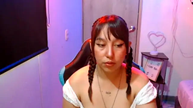 Skarlet Adams28 online show from May 12, 8:37 pm