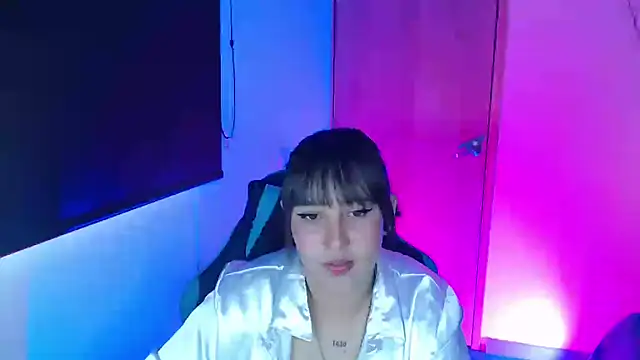 Skarlet Adams28 online show from April 21, 9:32 pm