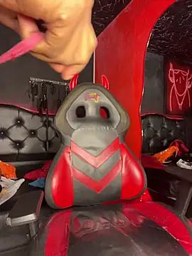 Snapshot of Thyana_LS chatting on October 30, 1:20 pm Thyana LS online show from October 30, 1:20 pm