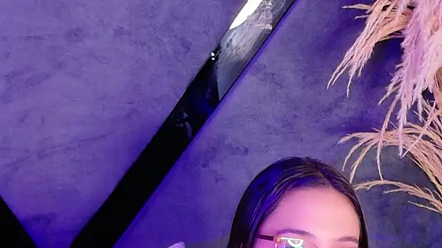 KylieWhite online show from September 14, 4:51 pm